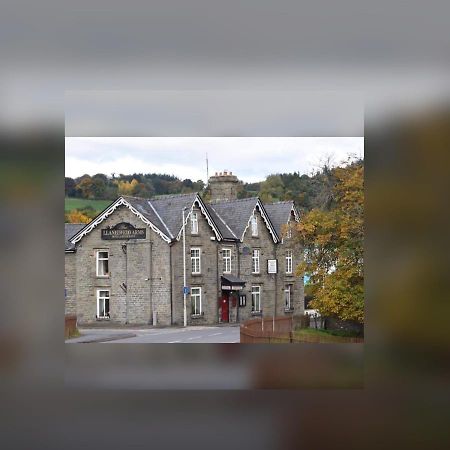 The Llanelwedd Arms Hotel Билт-Уэлс Экстерьер фото