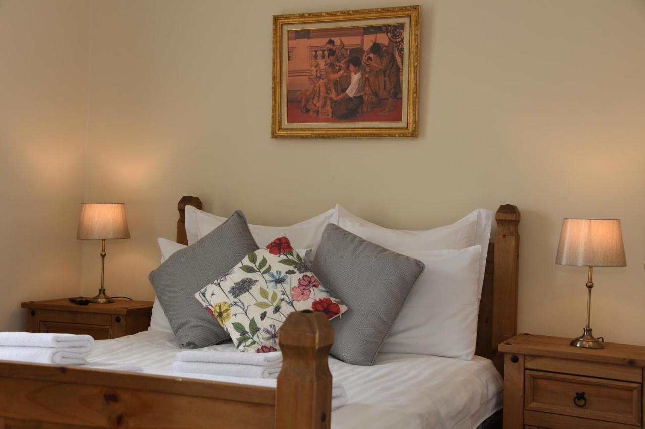 The Llanelwedd Arms Hotel Билт-Уэлс Экстерьер фото