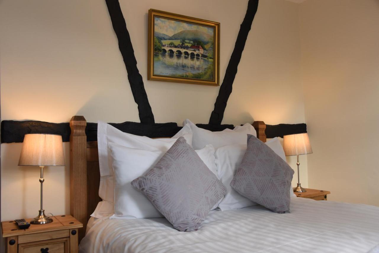 The Llanelwedd Arms Hotel Билт-Уэлс Экстерьер фото