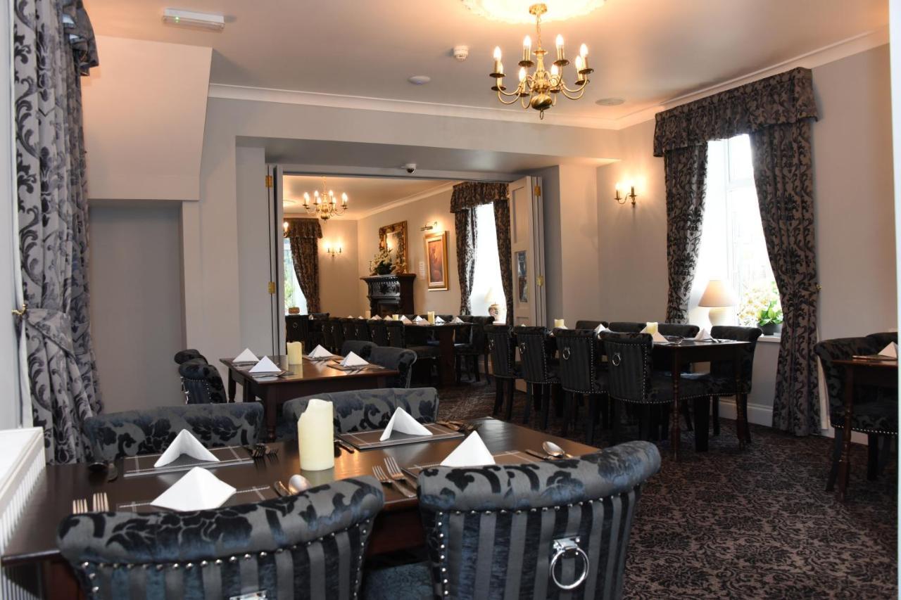 The Llanelwedd Arms Hotel Билт-Уэлс Экстерьер фото